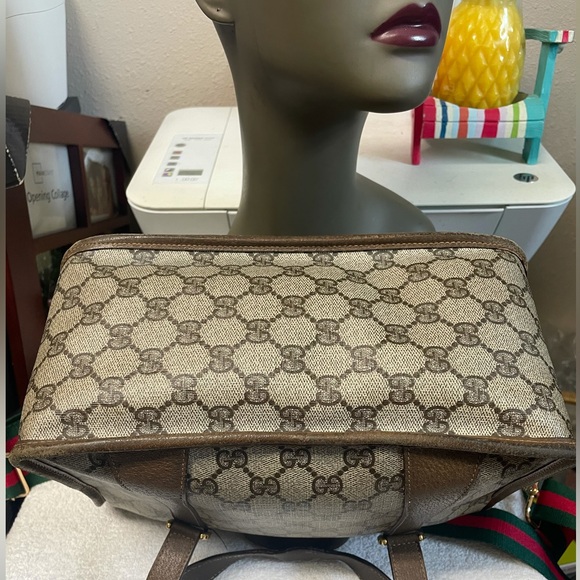 Authentic Vintage Gucci Bag - Picture 4 of 15